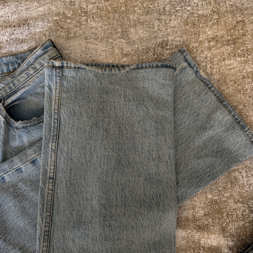 Low Rise 90s Jean - Picture 3 of 3
